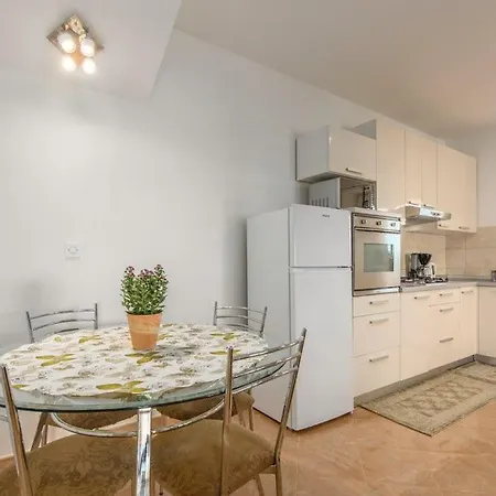 House Verica With Pool Rosini