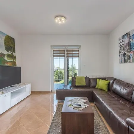 Semesterbostad House Verica With Pool Rosini