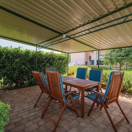 House Verica With Pool