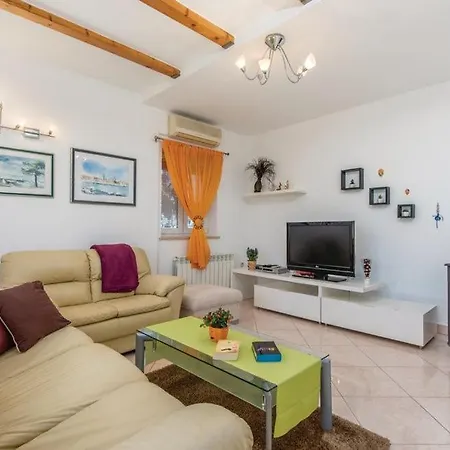 Holiday home House Verica With Pool Rosini